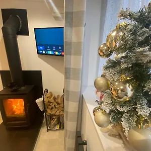 Coach House With Hot Tub & Log Fire Holiday home Cardiff